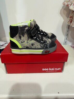 NIB See Kai Run Dane Black Tie Dye sz 5